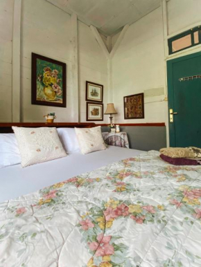 Ruma Kaca Simanindo Bed&Breakfast